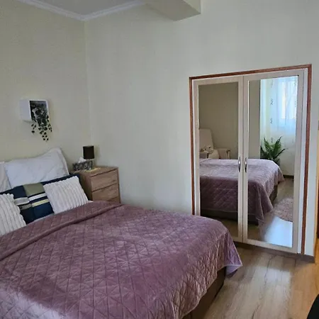 Anna Gyoengye Apartment