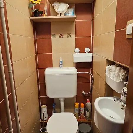 Anna Gyoengye Apartment *